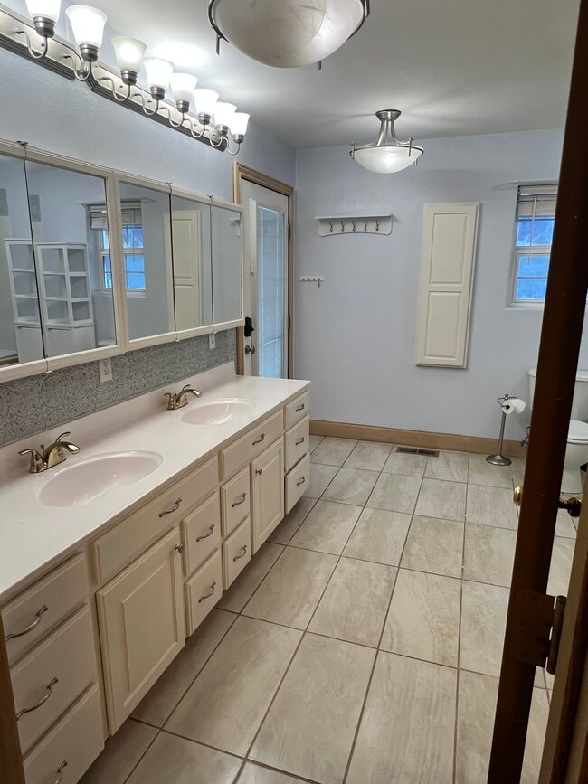 Building Photo - 2661 WY-150