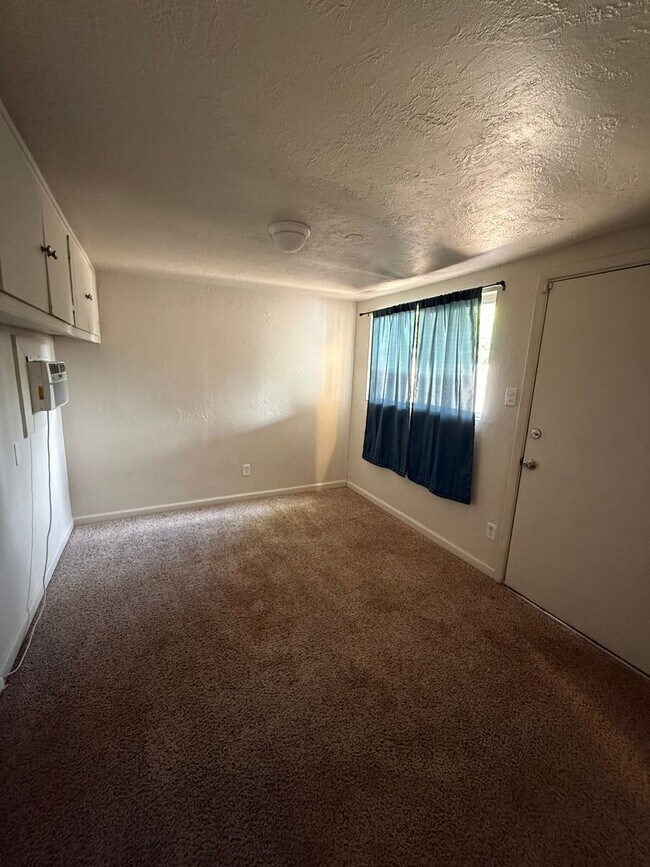 Building Photo - COUNTRY CLUB ESTATES 3 Bedroom Home available for Rent!