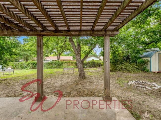 Building Photo - 3 Bed / 2 Bath House Steps from TSU Memorial Stadium — Perfect for Roommates!