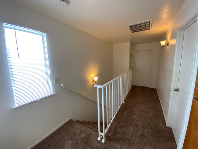 Building Photo - Charming 3 Bed/2.5 Bath on Packwood coming...