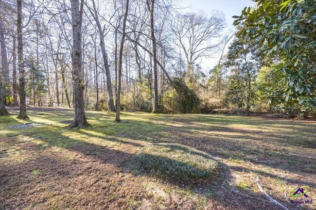 Building Photo - 5056 Wellington Dr