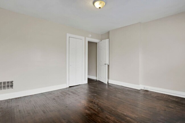 Building Photo - 657-659-659 S Burgess Ave