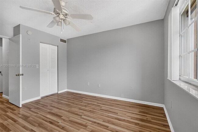 Building Photo - 7808 Sonoma Springs Cir