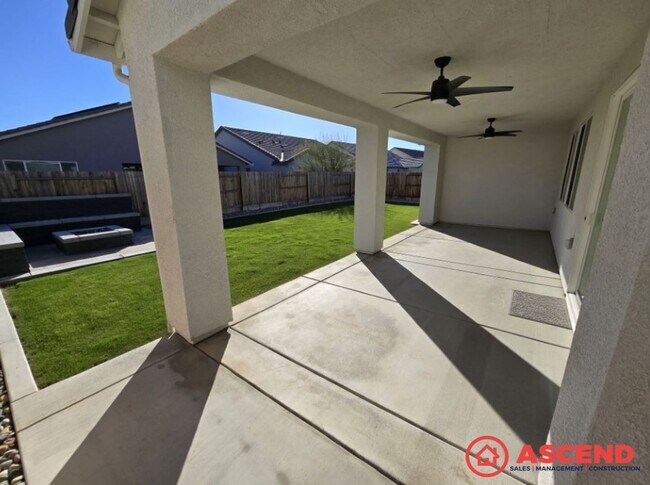 Building Photo - 15811 Santa Clara Ct