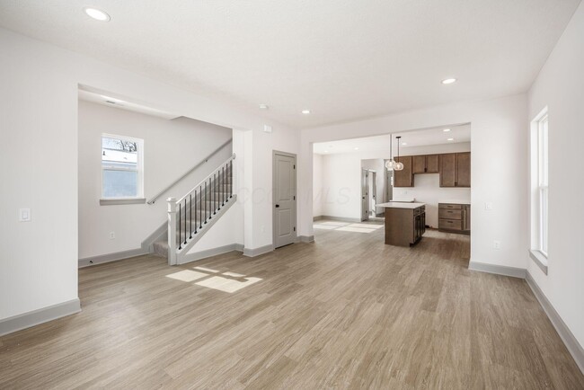 Building Photo - 391 Brehl Ave