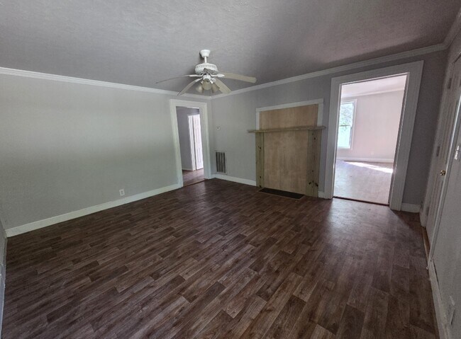 Building Photo - 828 Grady St