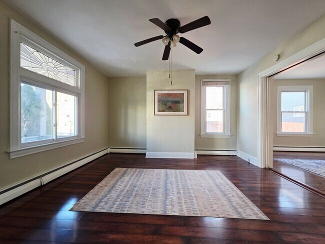 Building Photo - 20 Walnut St