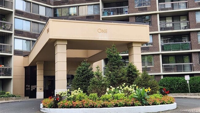 Building Photo - 1 Bay Club Dr