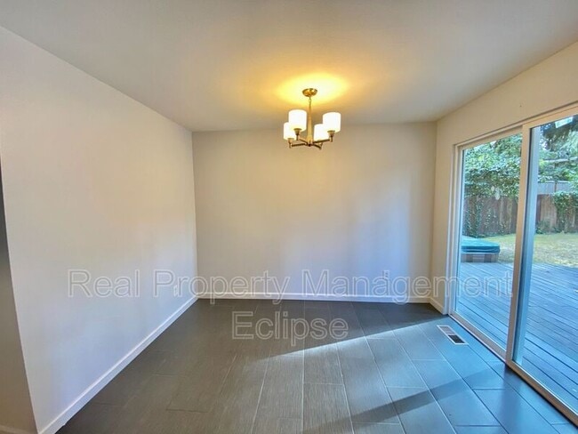 Building Photo - 1815 152nd Ave SE