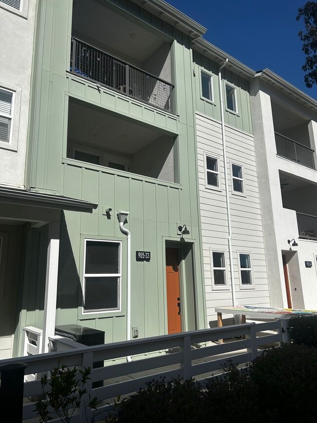 Primary Photo - Beautiful, Newly Constructed 3bd/3.5ba Hom...
