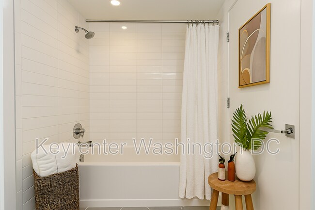 Building Photo - 1460 Belmont St NW