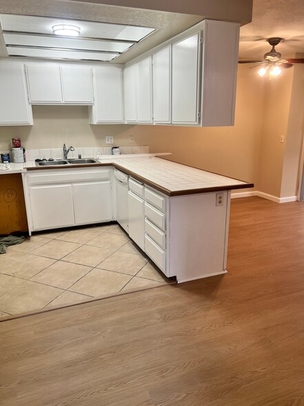 Building Photo - 3352 Oakhurst Ave