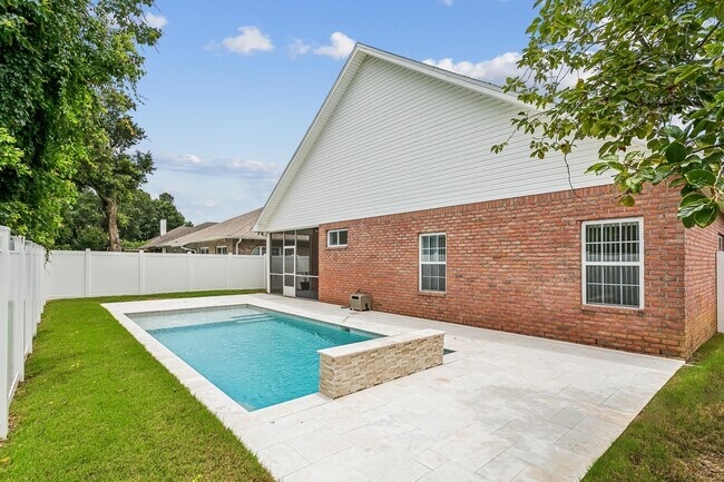 Building Photo - 5930 Hermitage Dr