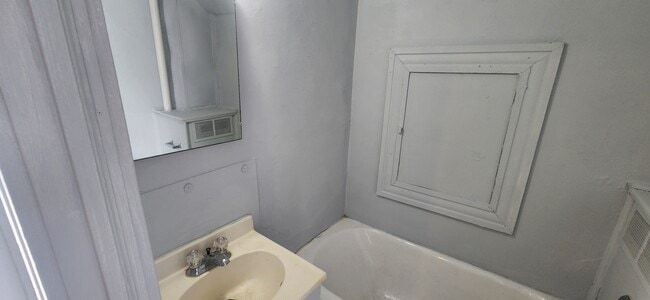 Building Photo - 211 W Williams St