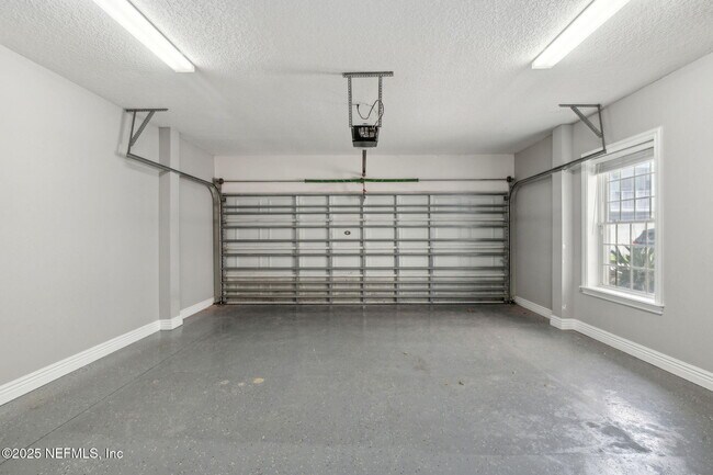 Building Photo - 137 3rd St S