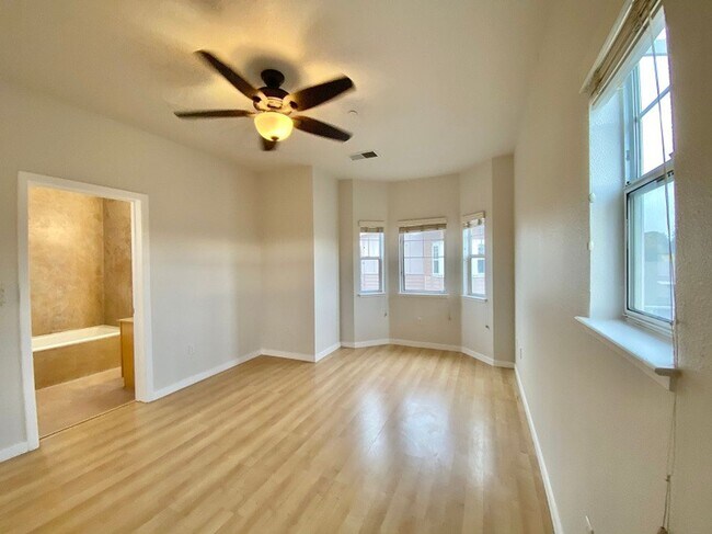Building Photo - 140 Valley Oak Dr