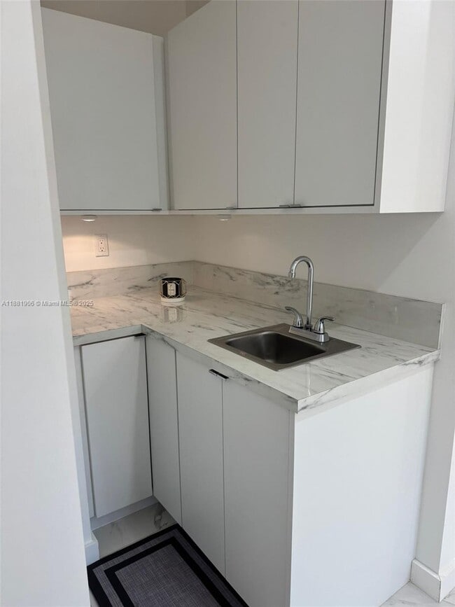 Building Photo - 15620 SW 146th Ave