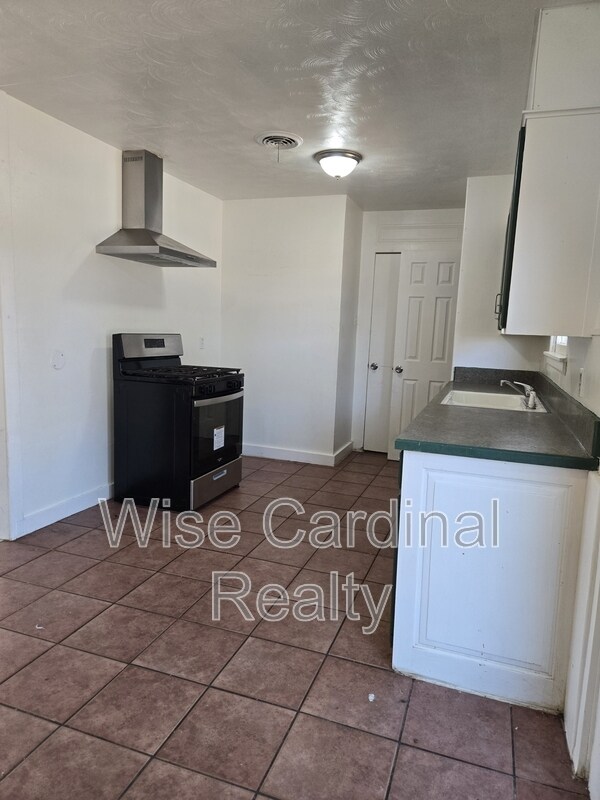 Building Photo - 1612 68th St