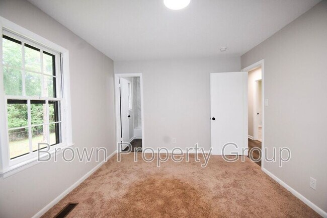 Building Photo - 870 Bedrock Dr