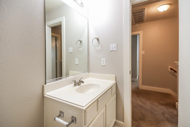 Building Photo - 7431 Leightonfield Ct