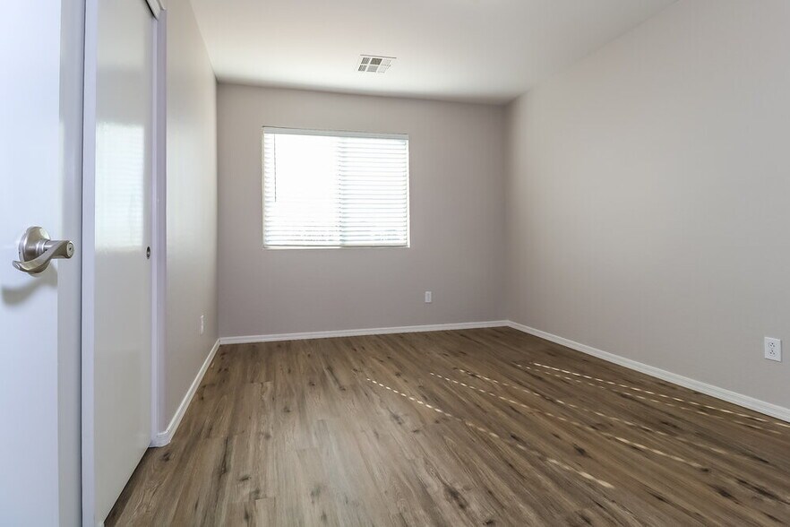 Building Photo - 17143 W Elizabeth Ave