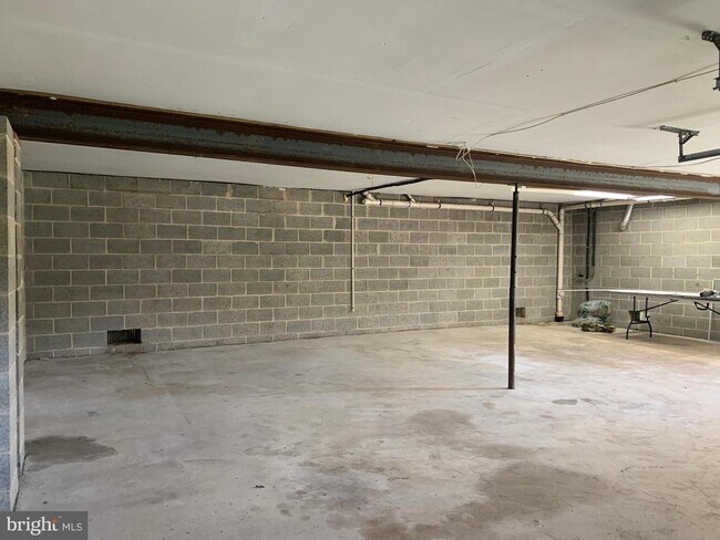Building Photo - 249 Periwinkle Ave