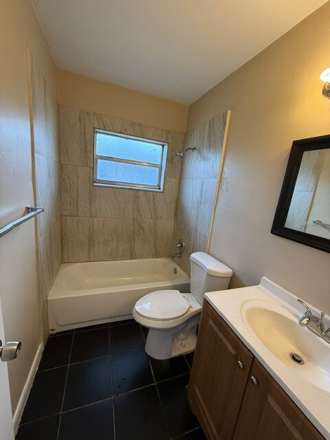 Building Photo - 3907