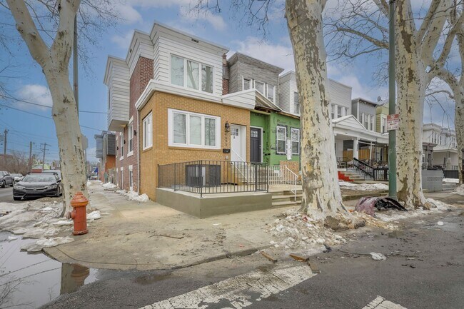 Building Photo - 4695 N 16th St