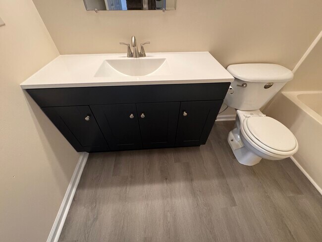 Building Photo - 885 Ridge Rd