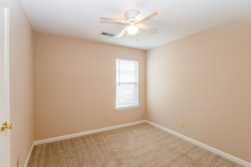 Building Photo - 8408 Cross Point Dr