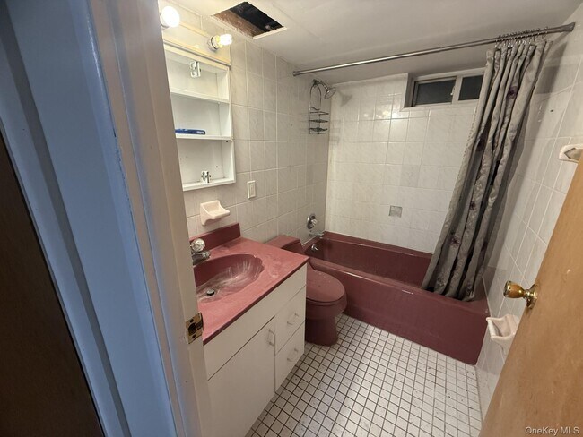 Building Photo - 147 Primrose Dr