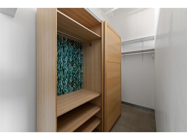 Building Photo - 700 N Washington Ave