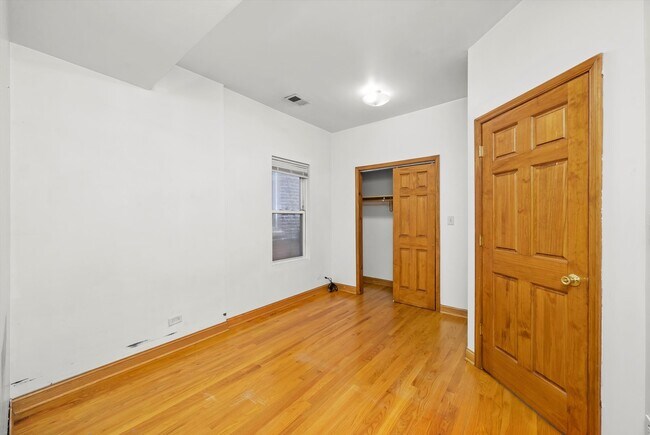Building Photo - 1202 W Huron St