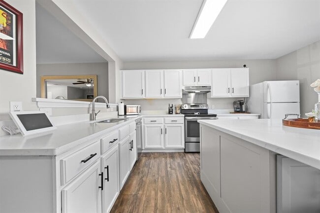 Building Photo - 13404 Coomes Dr