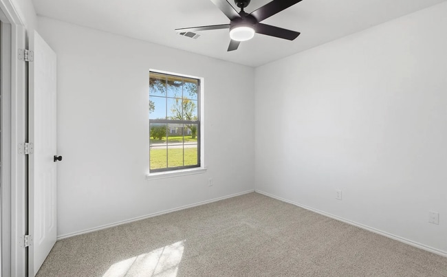 Building Photo - 220 Brook Cir