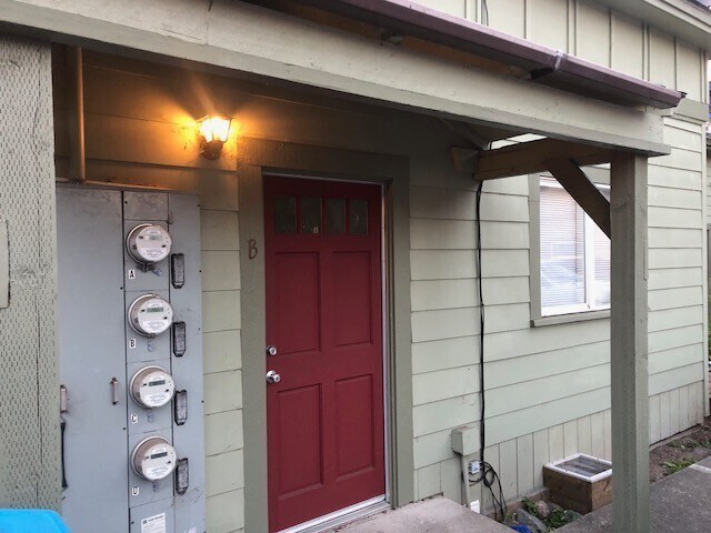 Building Photo - 1021 E St