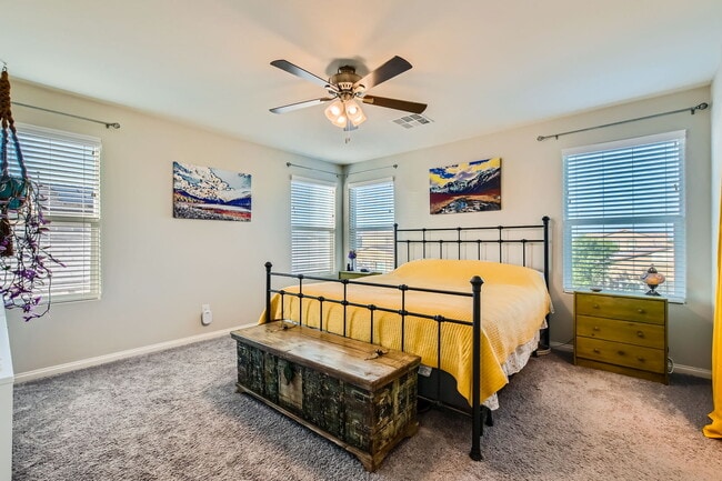 Building Photo - GATED 2-STORY HOME!