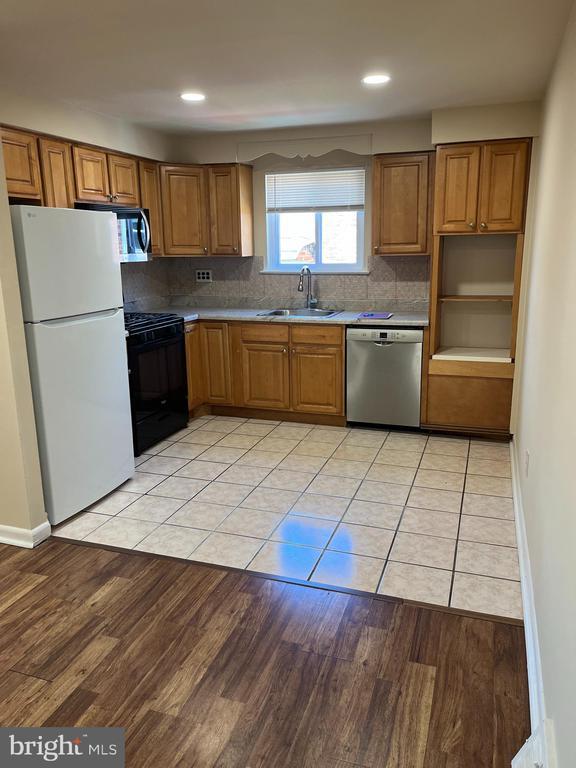 Building Photo - 2305 Benson St