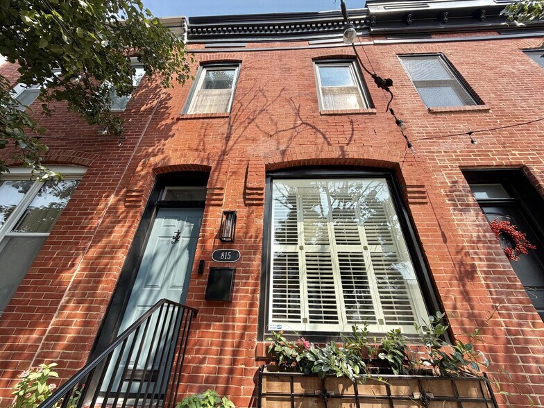 Building Photo - 815 S Potomac St