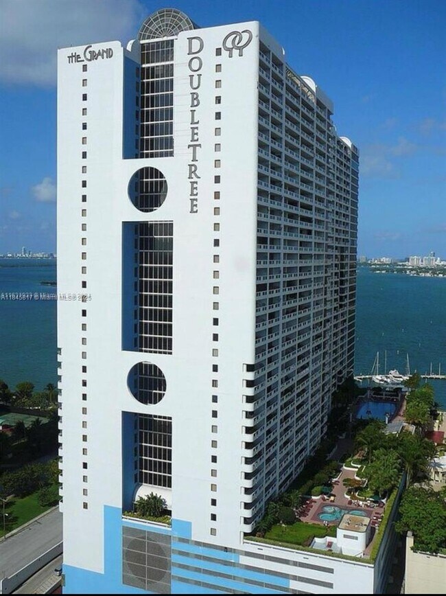 Building Photo - 1717 N Bayshore Dr