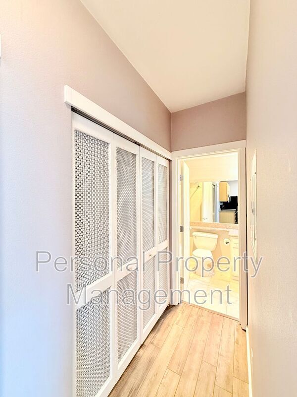 Building Photo - 10800 SE 17th Cir