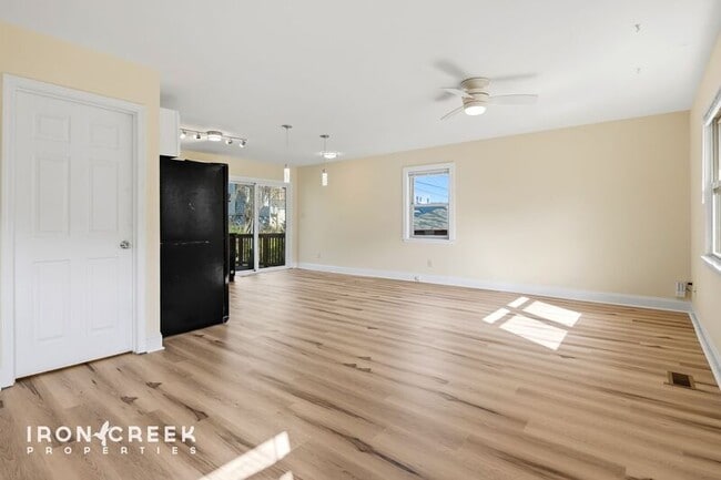 Building Photo - 25 Hazzard St