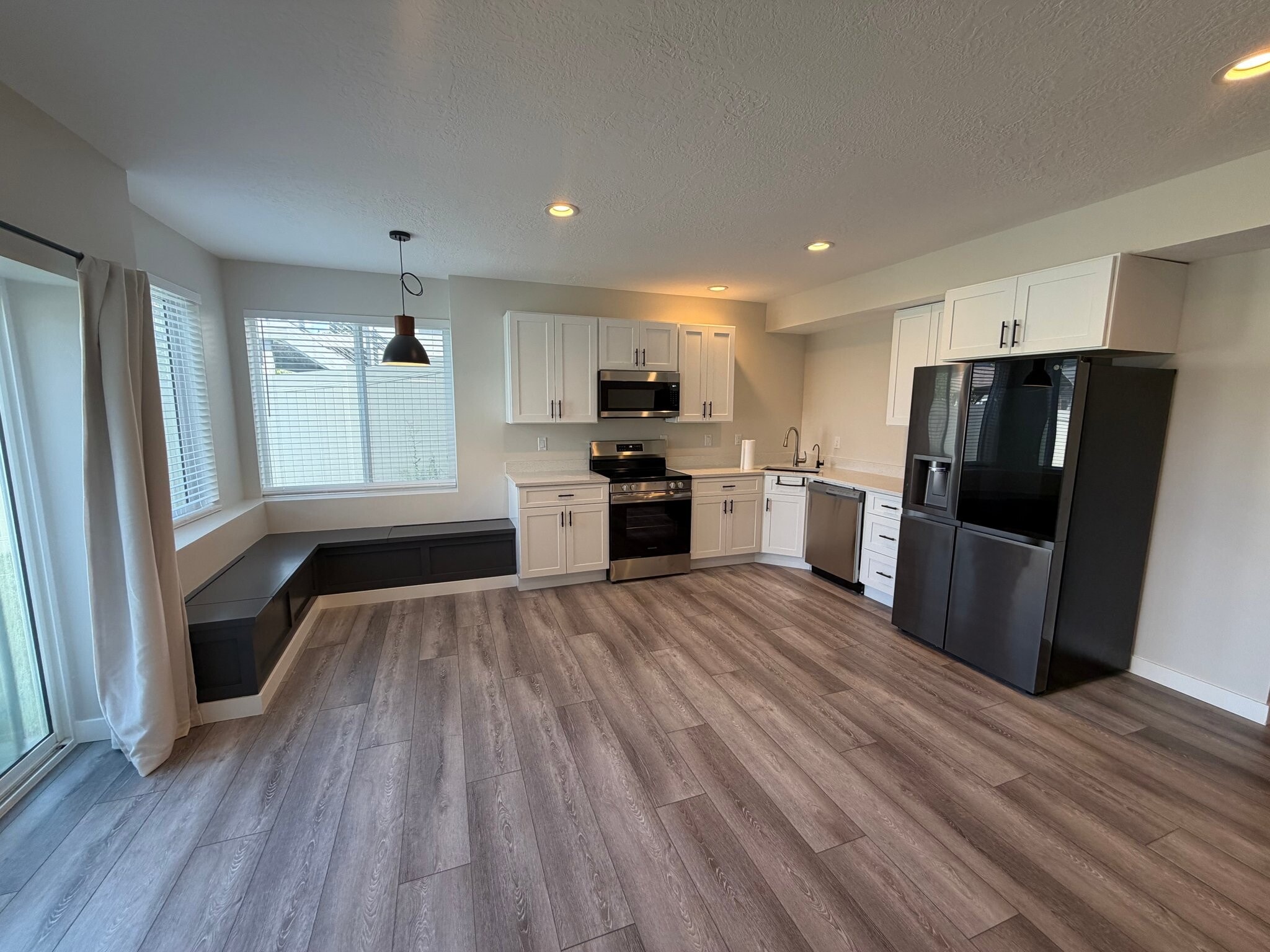 Building Photo - 4384 Lower Meadow Dr