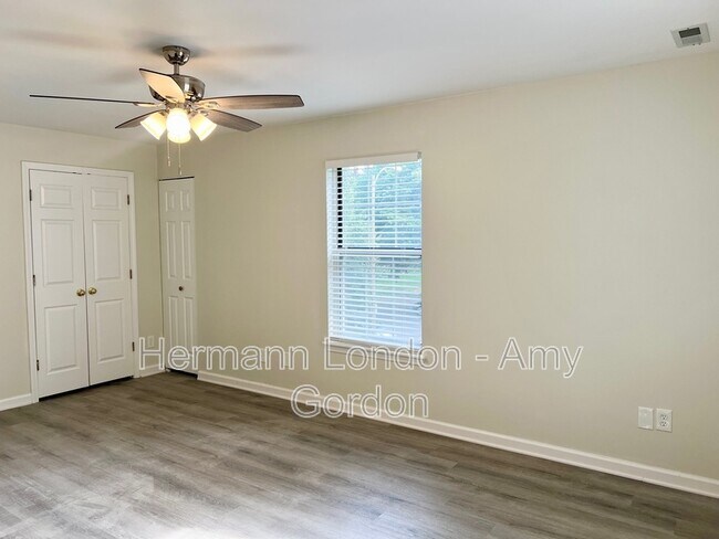 Building Photo - 4225 W Pine Blvd