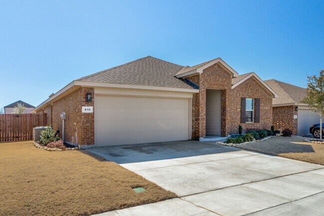 Building Photo - Contemporary in Cleburne!