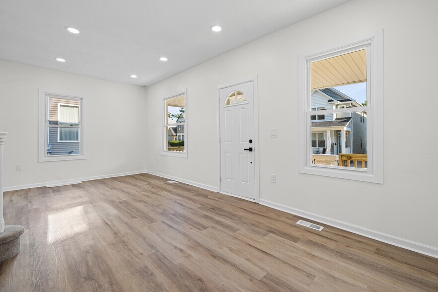 Building Photo - 12028 Wade Park Ave