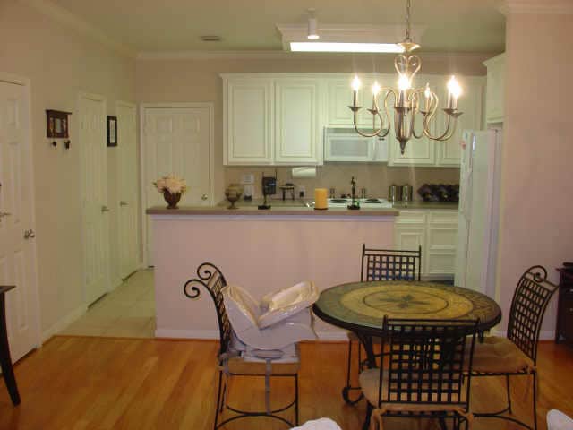 Building Photo - 2108 Gillette St