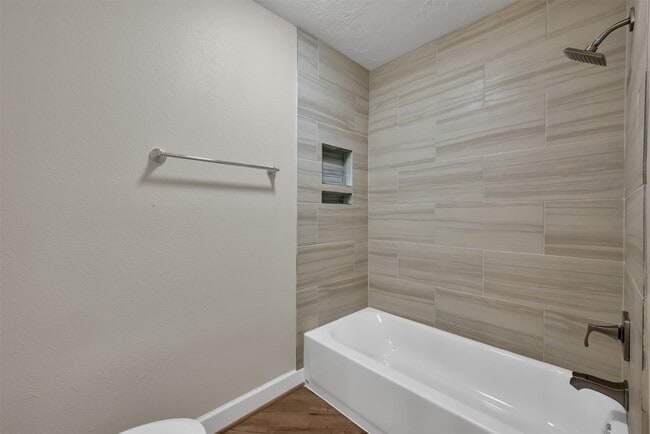 Building Photo - 22318 Meadowrock Dr