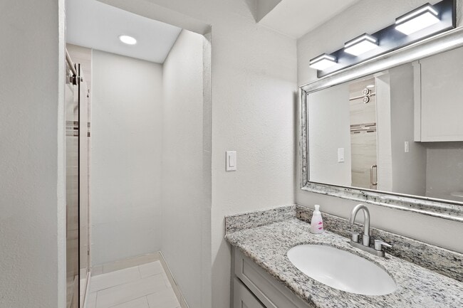 Building Photo - 10811 Tupper Lake Dr