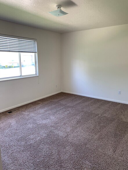 Building Photo - 203 N 450 W